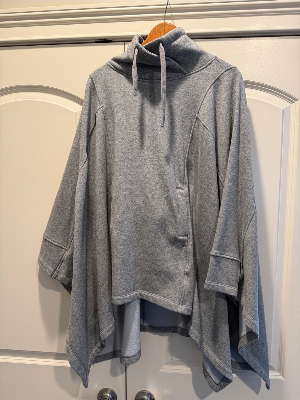 Ugg cozy sweatshirt fleece funnel neck poncho grey kangaroo pocket like new M/L
